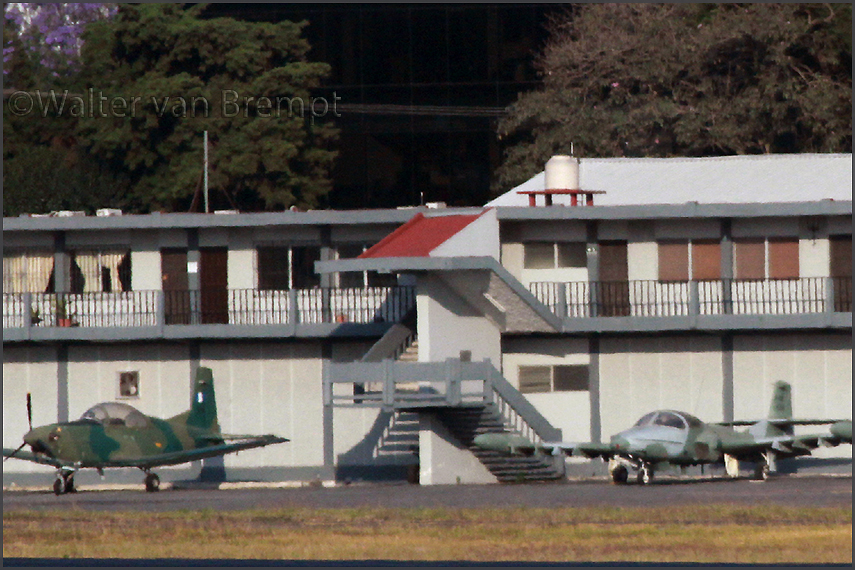 Vintage planes in Guatamala, by Walter van Brempt (2-2024)